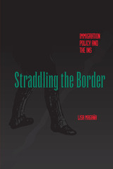 front cover of Straddling the Border